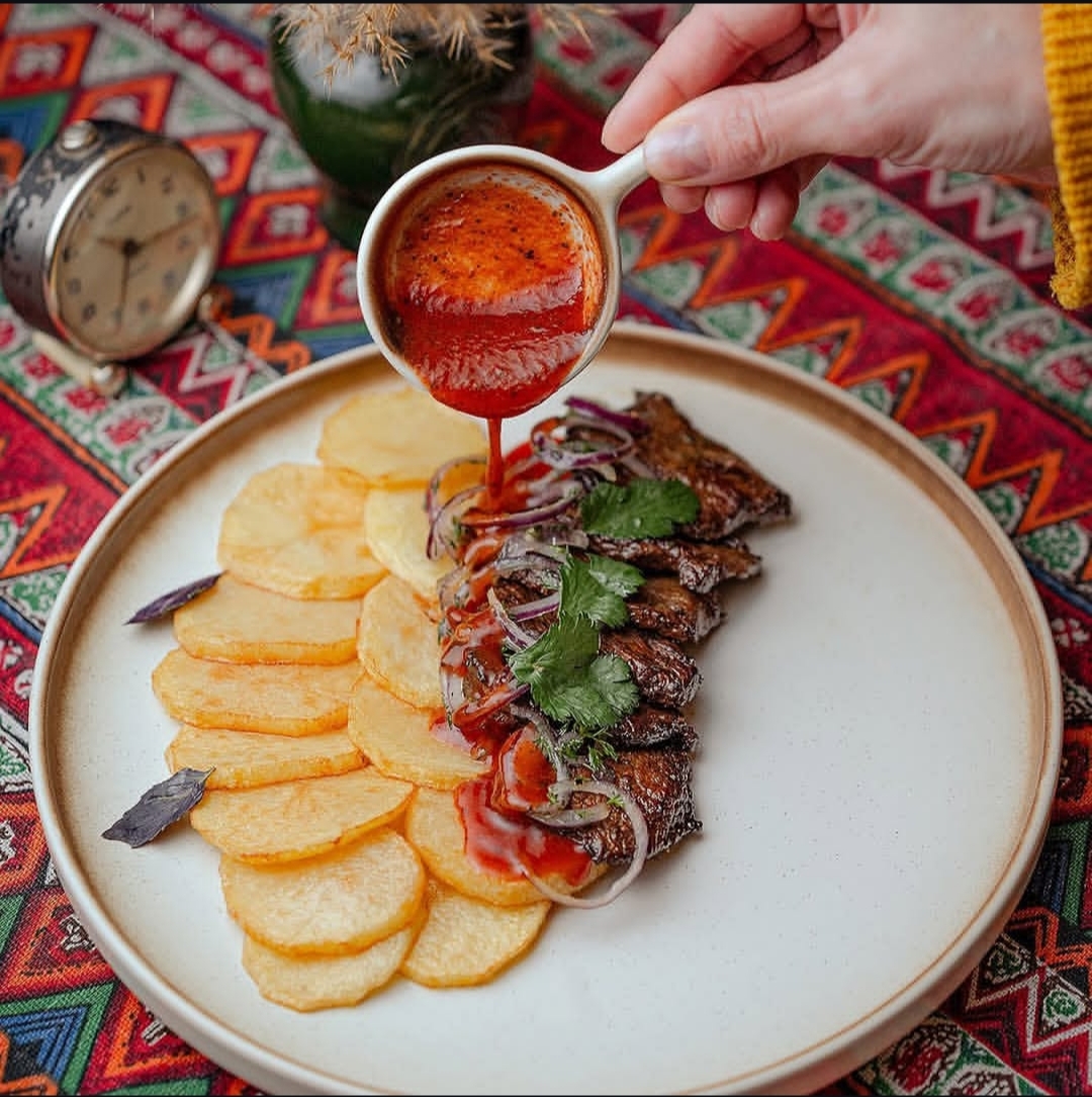 Жареное мясо с картошкой