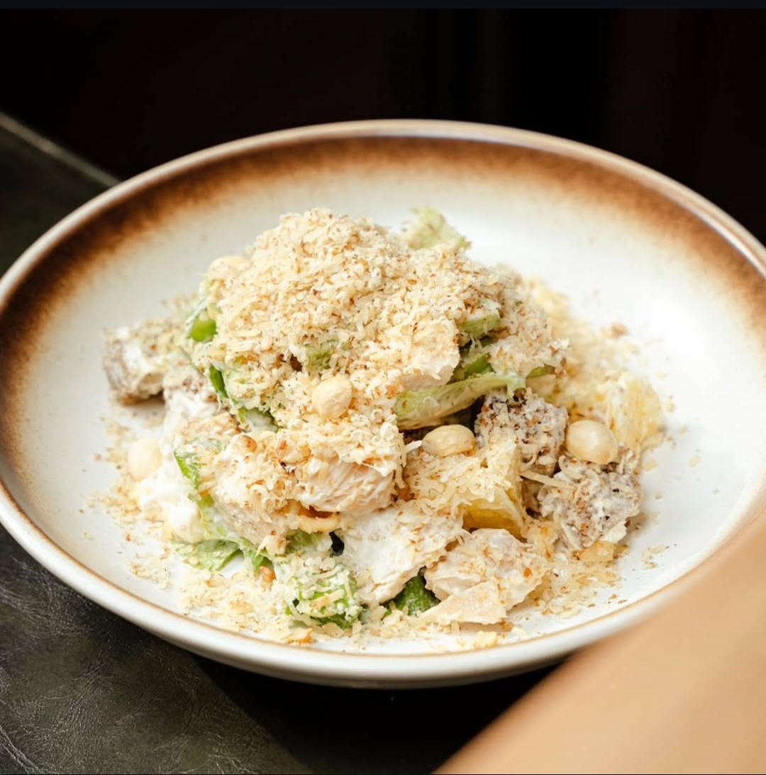 Дамский каприз с ананасом и курицей