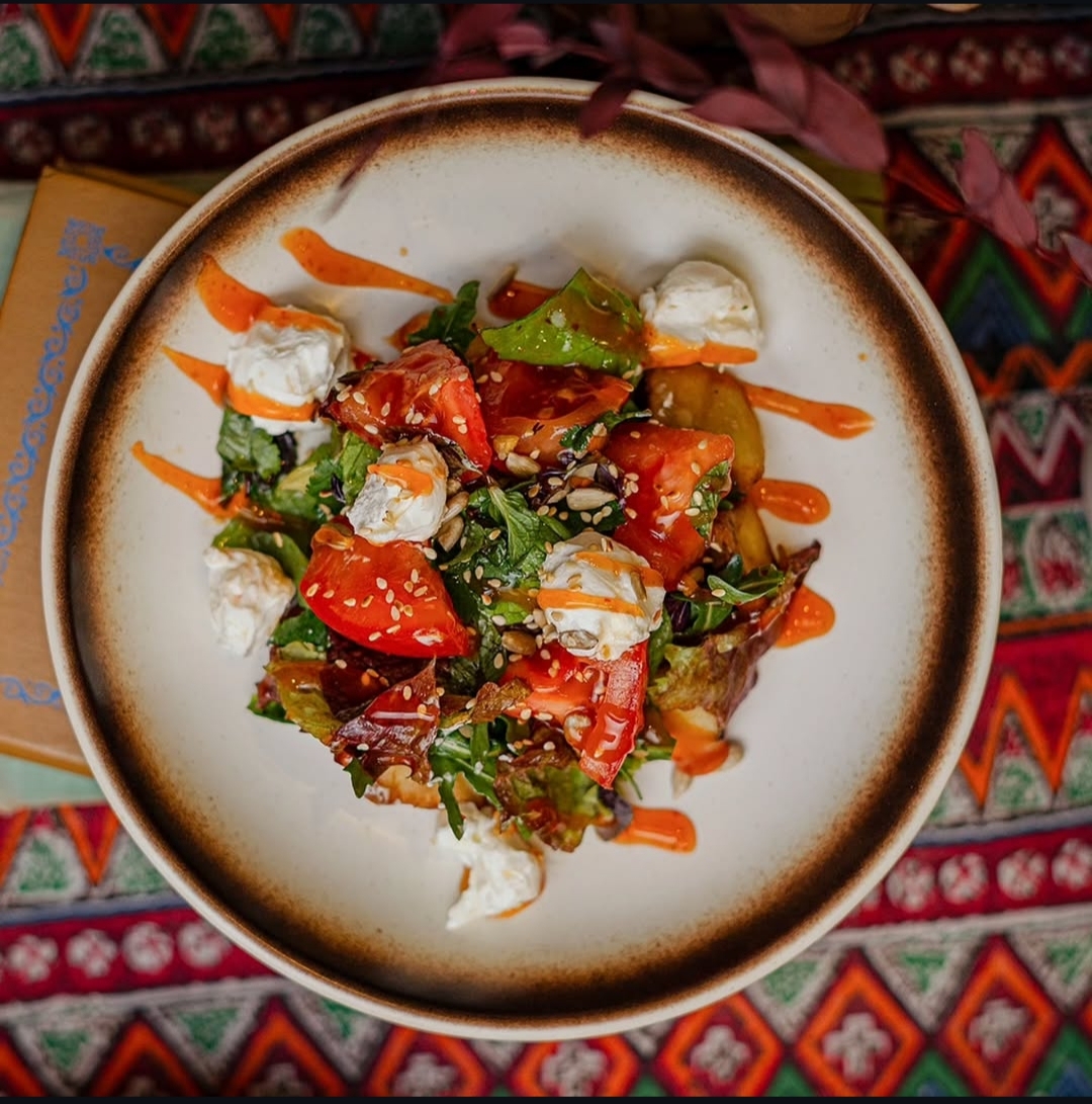 салат с хрустящими баклажанами 